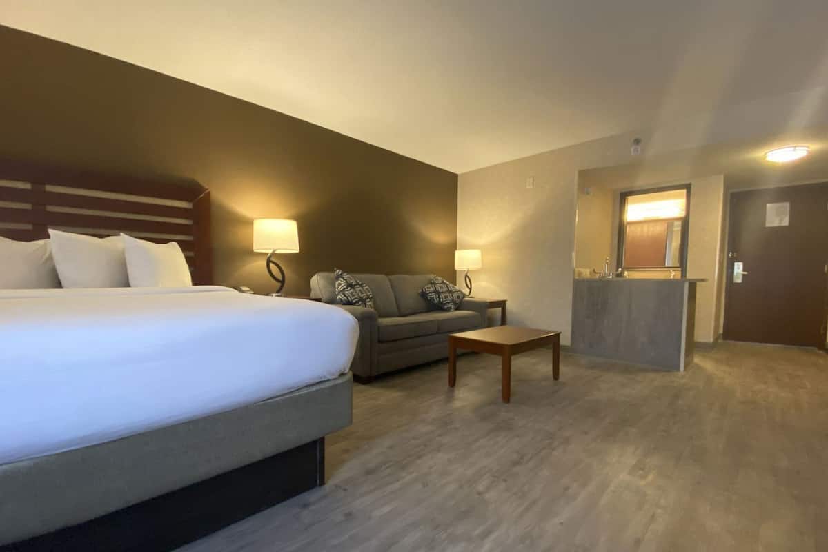 Escritorio, camas extra, wifi gratis y ropa de cama