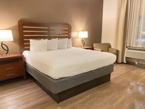 Escritorio, camas extra, wifi gratis y ropa de cama 