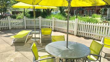 Indoor pool, sun loungers
