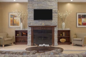 Lobby - Wyndham Garden Grand Rapids Airport (Grand Rapids)