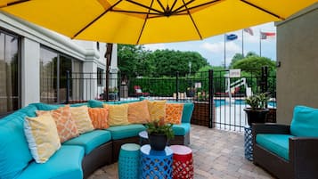 Outdoor pool, sun loungers