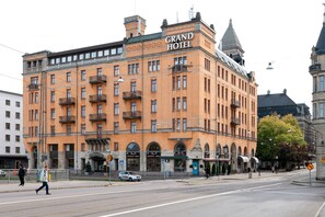 A large, historic building with the sign "Grand Hotel" prominently displayed. - Elite Grand Hotel Norrköping (Norrköping)