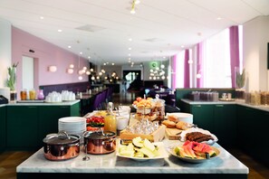 Desayuno bufé gratuito y diario