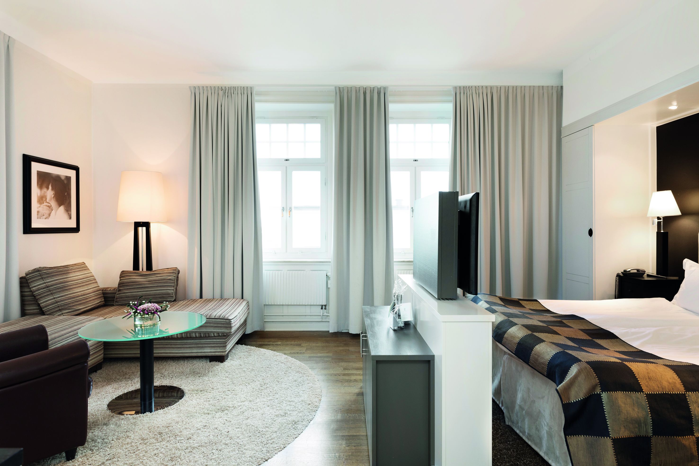 deluxe room | 1 bedroom, in-room safe, individually decorated, individually furnished