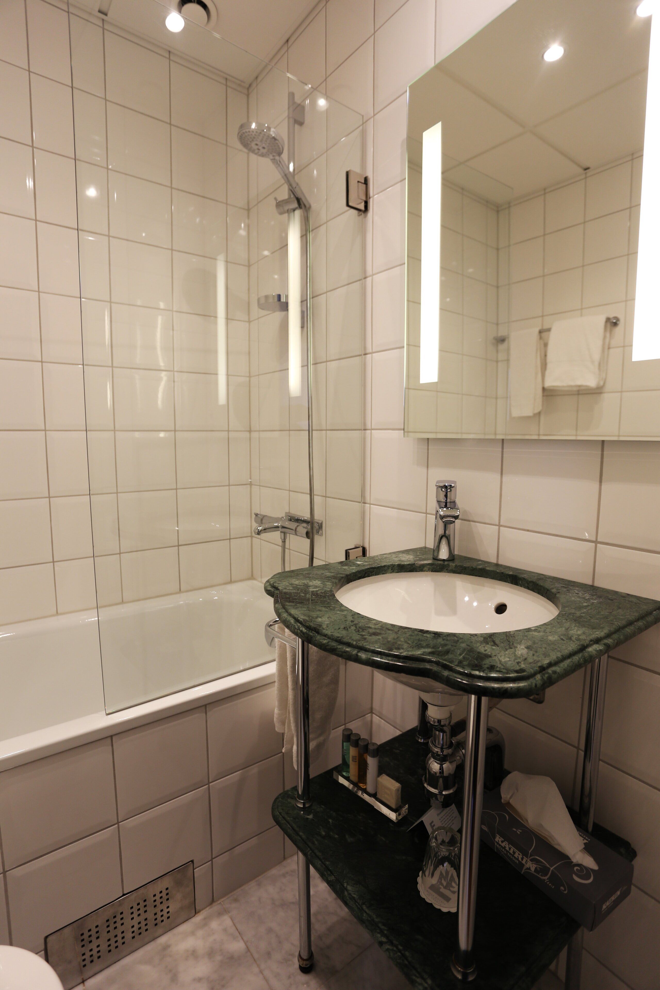 1 bedroom, in-room safe, individually decorated, individually furnished