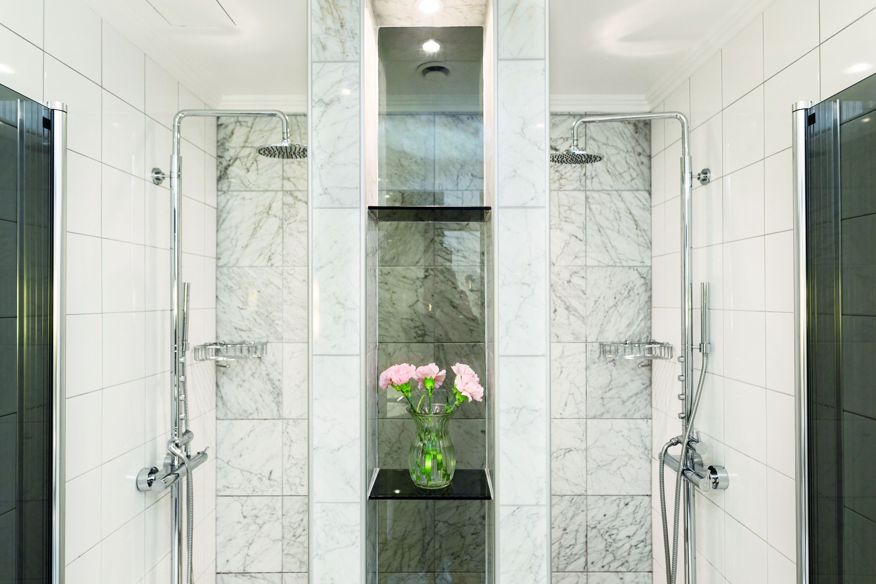 Habitación Deluxe | Baño | Artículos de higiene personal ecológicos, secador de pelo y toallas