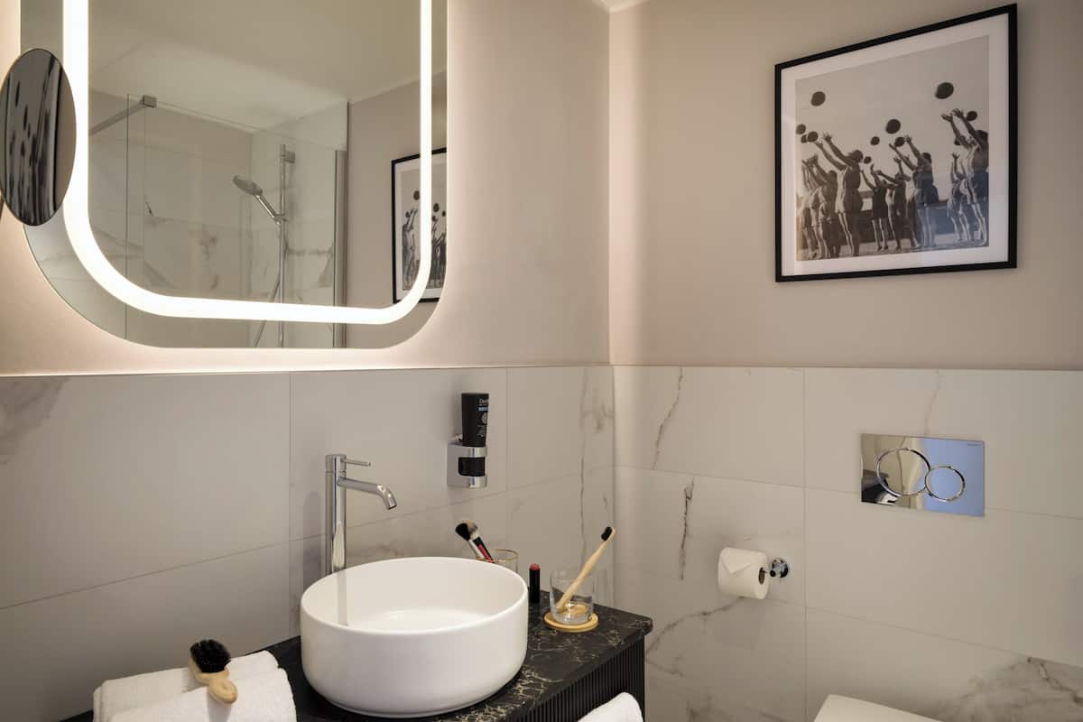 Eco-friendly toiletries, hair dryer, towels