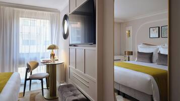 Select Superior Double Room | Zimmersafe, Schreibtisch, laptopgeeigneter Arbeitsplatz