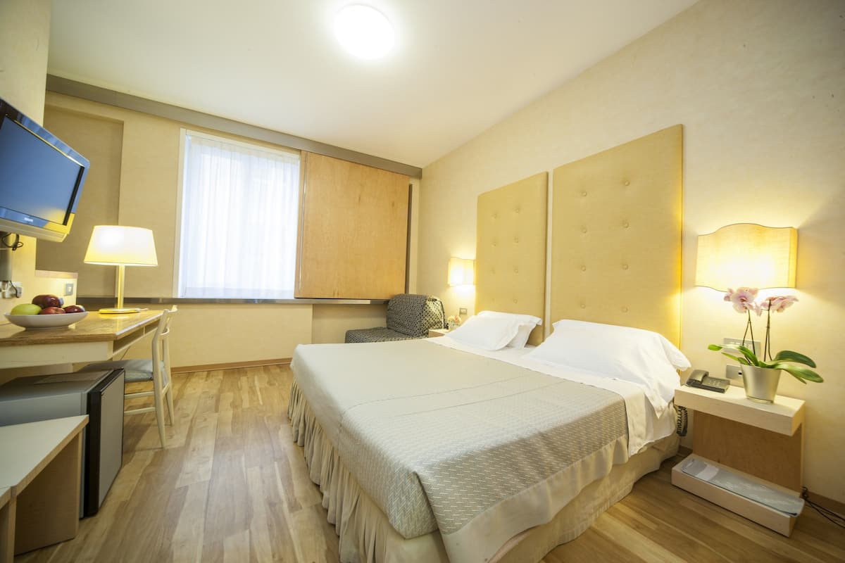 Triple Room | Premium bedding, minibar, in-room safe, desk