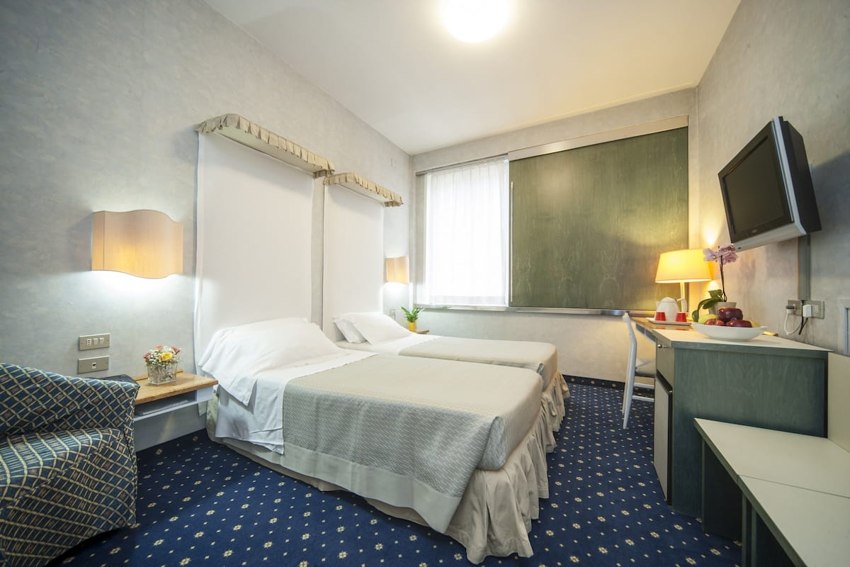 Luxe beddengoed, een minibar, een kluis op de kamer, een bureau