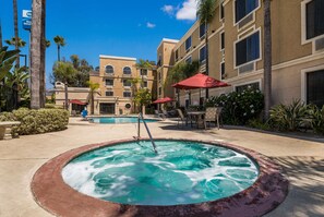 Outdoor pool - Best Western Escondido Hotel (Escondido)