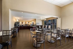 Free daily buffet breakfast - Best Western Escondido Hotel (Escondido)