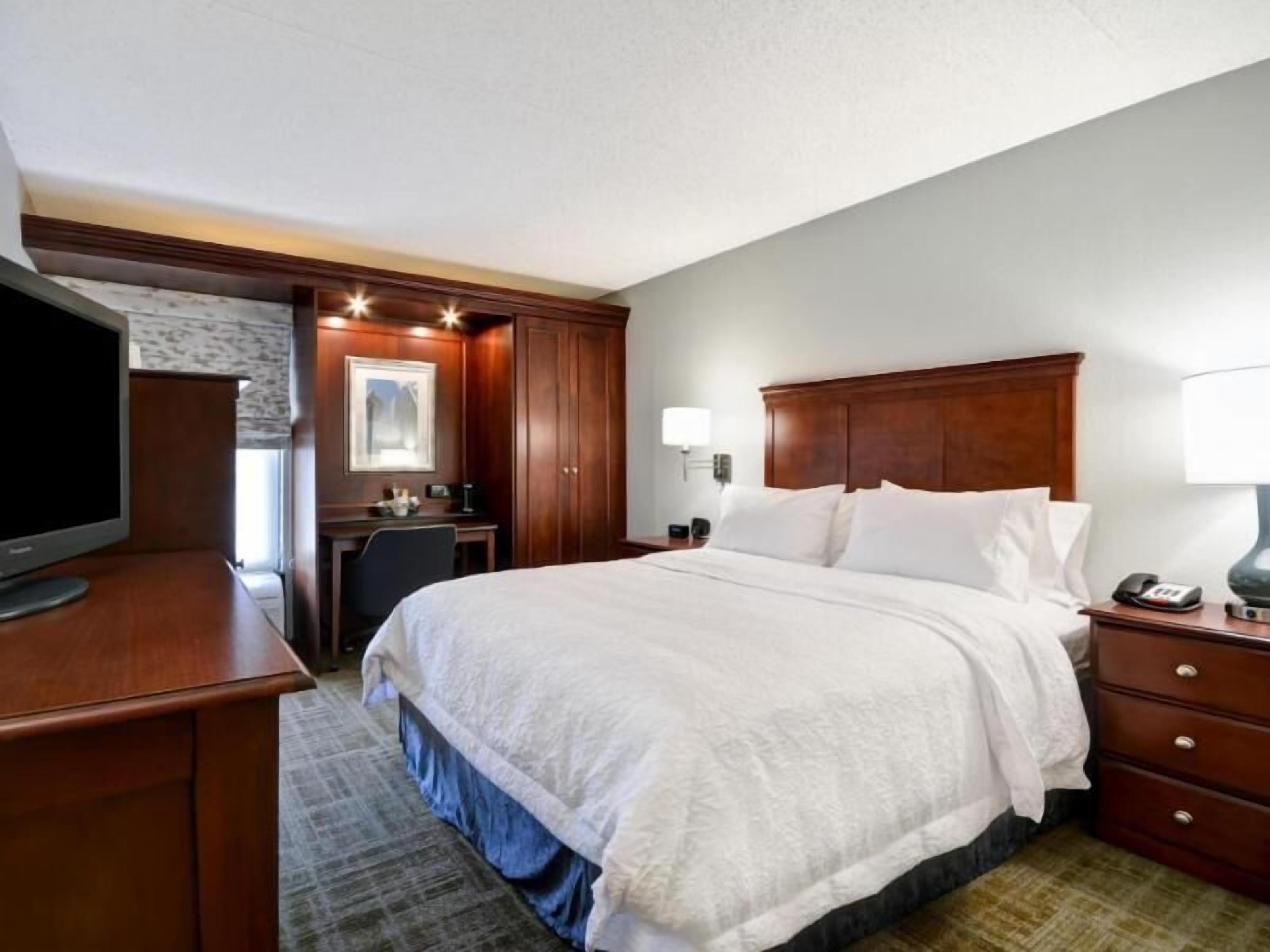 Hochwertige Bettwaren, Pillowtop-Betten, Schreibtisch