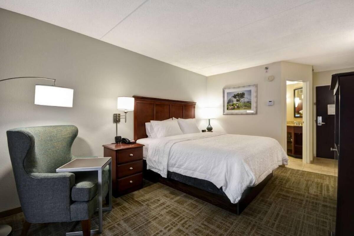 Premium bedding, pillowtop beds, desk, iron/ironing board
