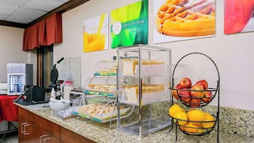 Desayuno continental gratuito y diario