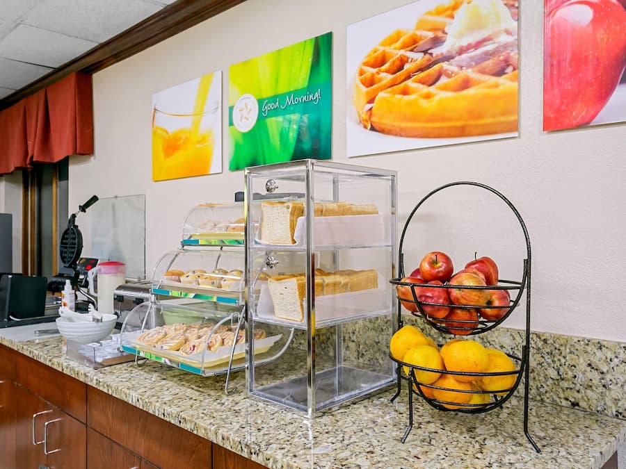 Free daily continental breakfast