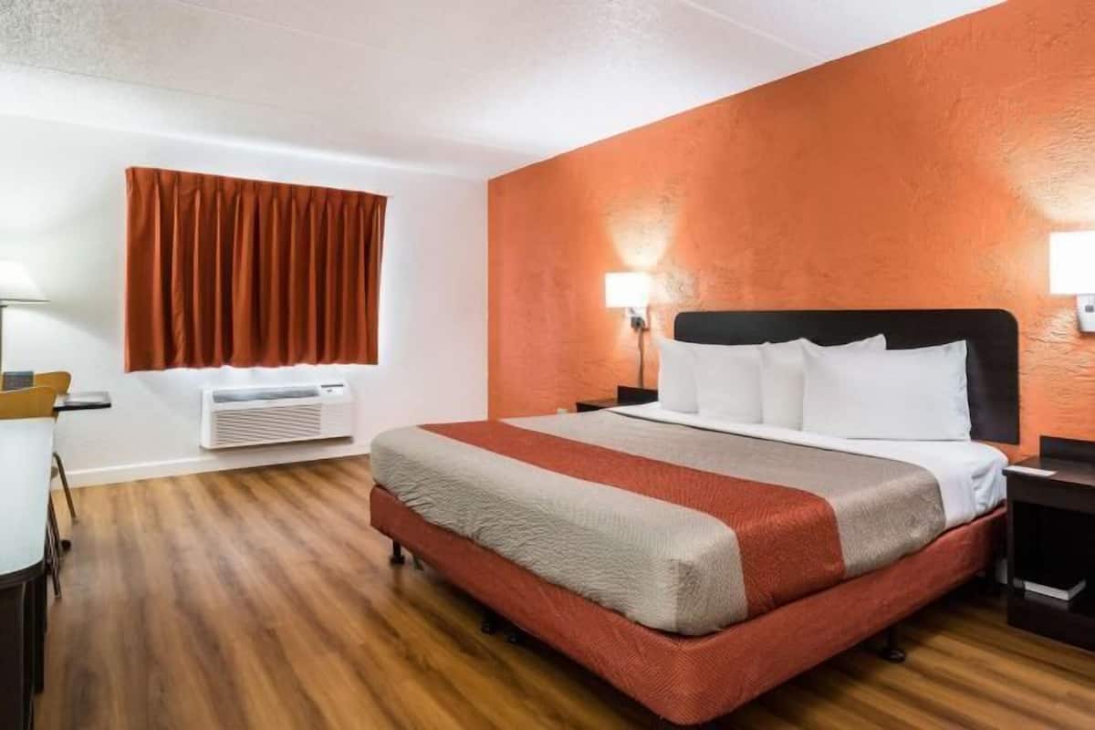 Blackout drapes, WiFi (free), bed sheets