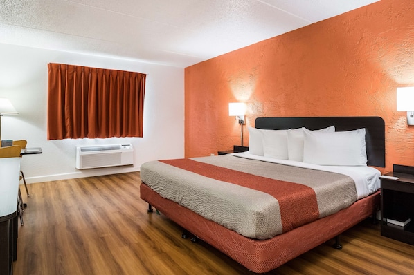 Blackout drapes, free WiFi, bed sheets