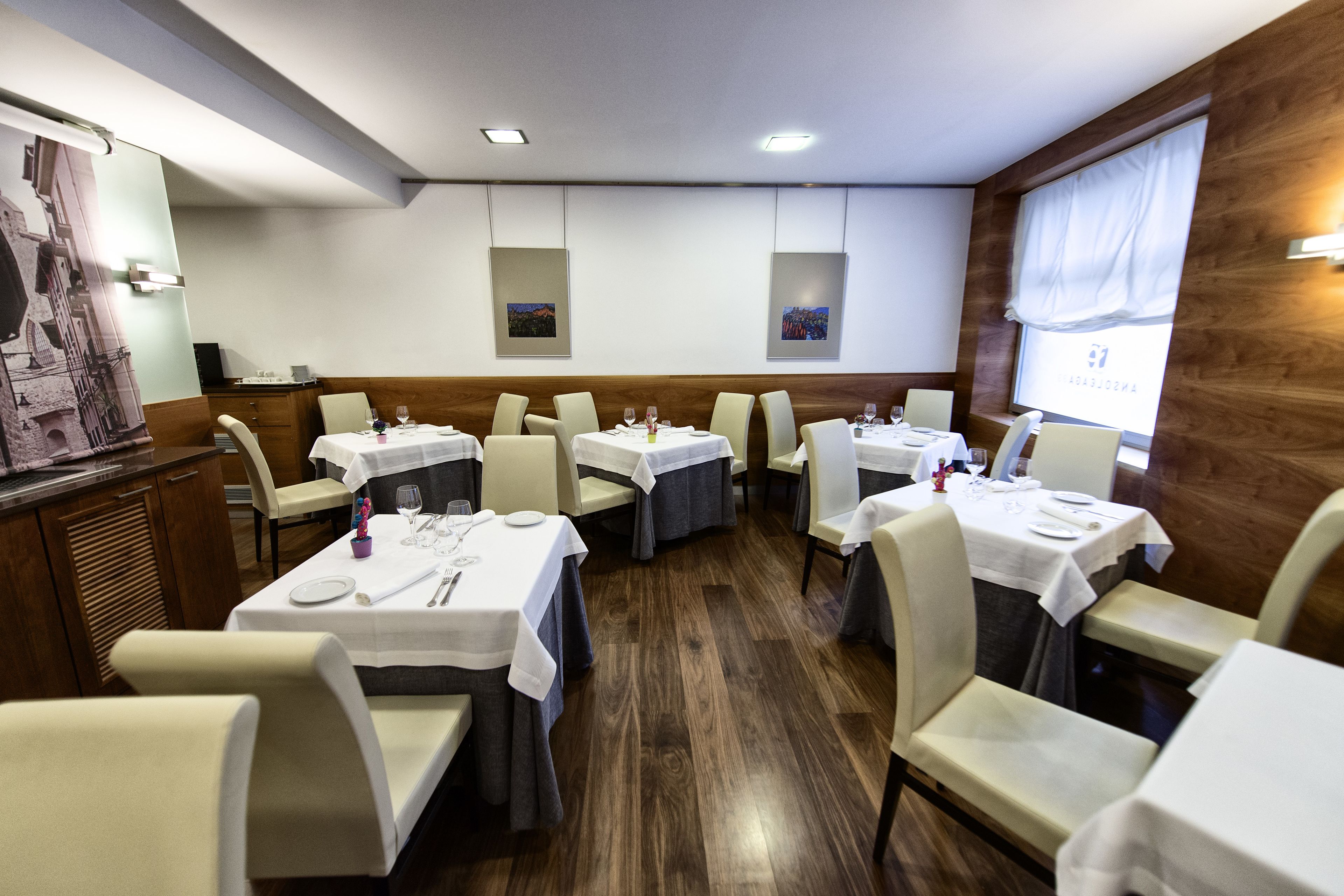 Daily full breakfast (EUR 15 per person)