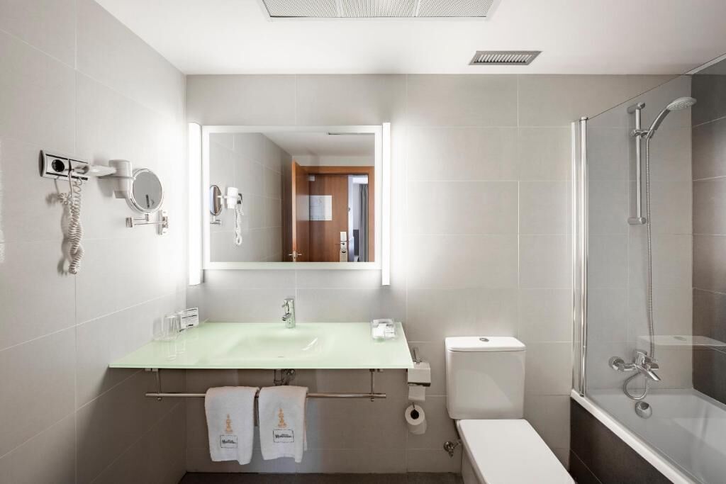 Baño | Amenidades de baño gratuitas, secadora de cabello, toallas, jabón 