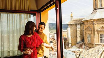 Suite | 2 bedrooms, minibar, in-room safe, desk