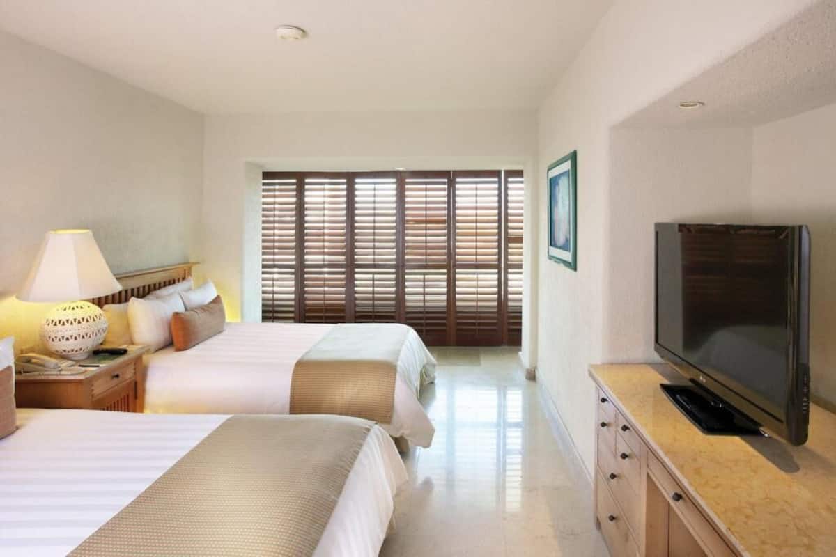 In-room safe, desk, laptop workspace, iron/ironing board