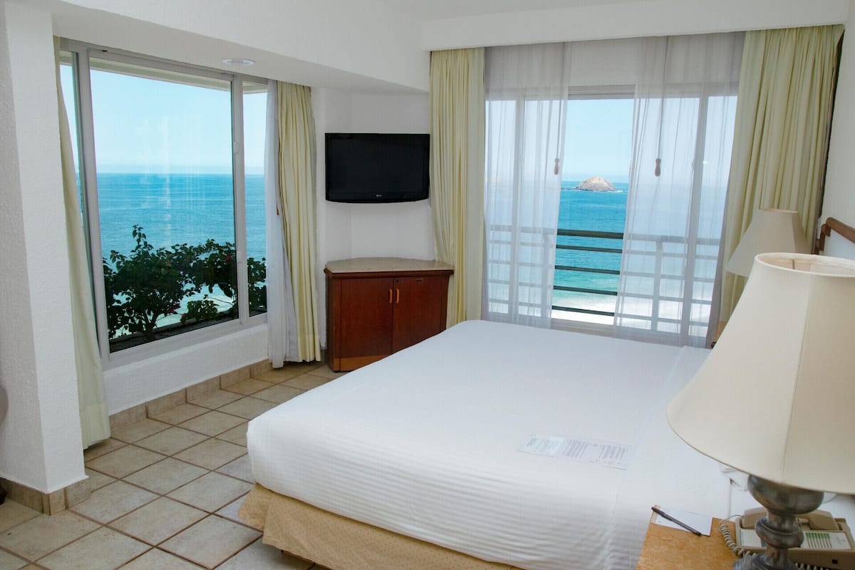 1 bedroom, in-room safe, desk, laptop workspace