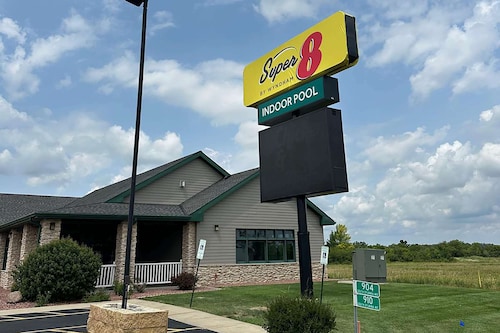 Super 8 by Wyndham Sturtevant/Racine