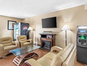 Lobby - Super 8 by Wyndham Sturtevant/Racine (Sturtevant)