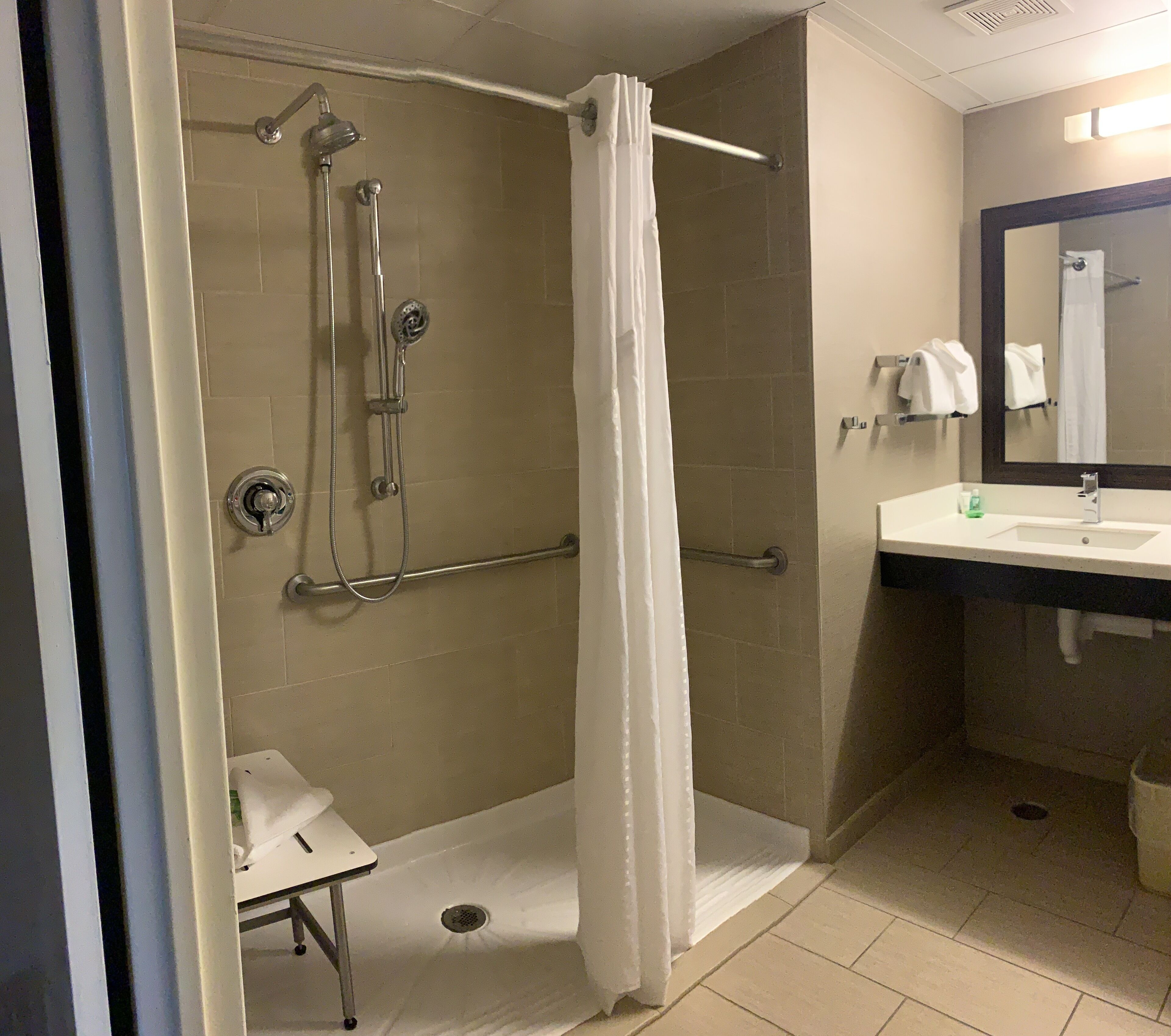 combined shower/bathtub, free toiletries, hair dryer, towels