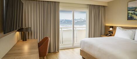 Suite, 1 habitación, balcón | Sábanas de algodón egipcio, ropa de cama de alta calidad y edredón