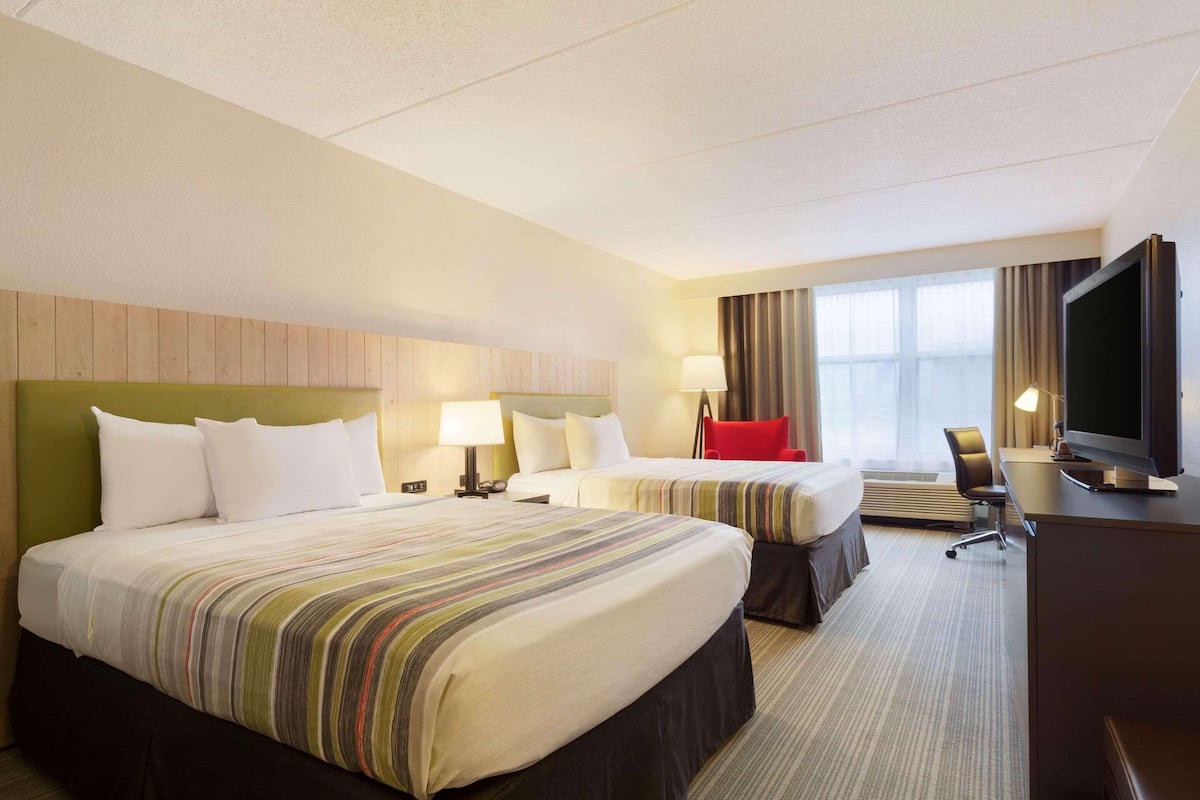 1 bedroom, premium bedding, in-room safe, desk
