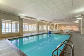 Innendørsbasseng