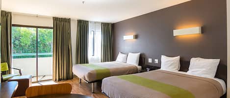 書桌、手提電腦工作空間、熨斗/熨衫板、免費 Wi-Fi