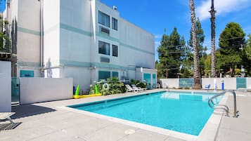 Kolam renang outdoor