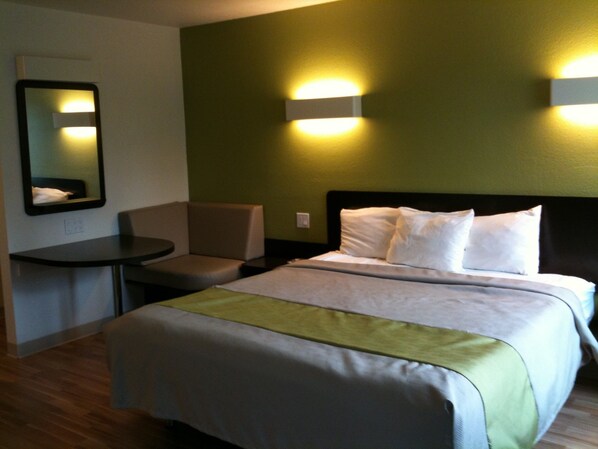 Desk, laptop workspace, iron/ironing board, free WiFi