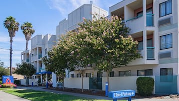 Pintu masuk properti