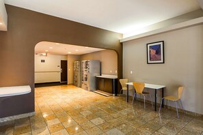 로비 좌석 공간