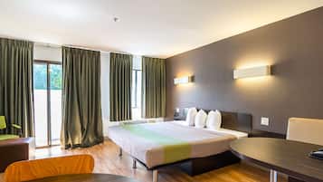 Desk, laptop workspace, iron/ironing board, free WiFi