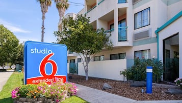 Pintu masuk properti