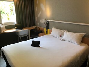 Standard Room, 1 Double Bed | Desk, soundproofing, iron/ironing board, rollaway beds