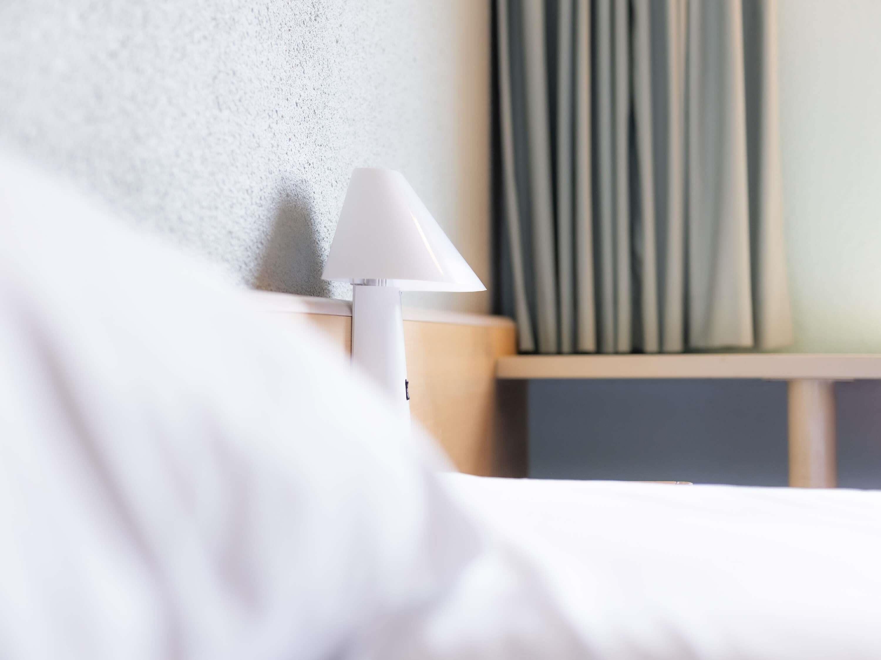 Rom – standard, 1 dobbeltseng | Skrivebord, lydisolert og strykejern/-brett