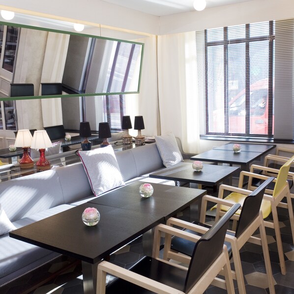 Petit déjeuner continental (20 EUR par personne)