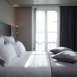 Room Junior suite | Premium bedding, pillowtop beds, free minibar, in-room safe - Hotel Saint Dominique (Paris)