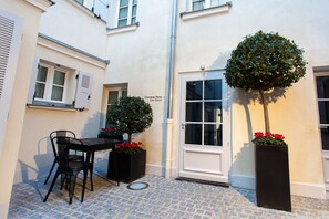 View from property - Hotel Saint Dominique (Paris)