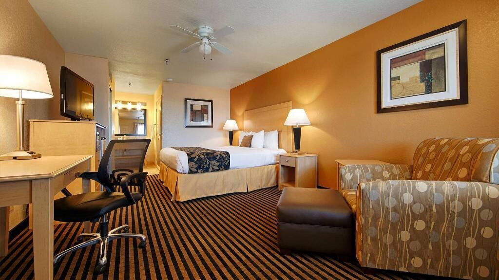 Premium bedding, in-room safe, laptop workspace, blackout drapes