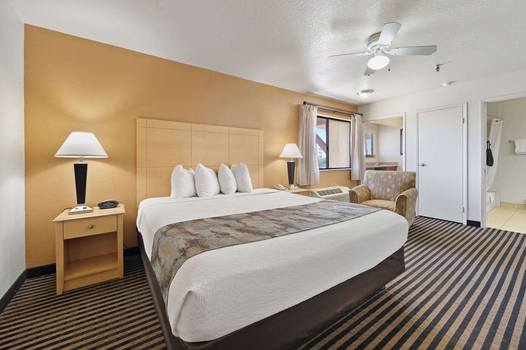 Premium bedding, in-room safe, laptop workspace, blackout drapes