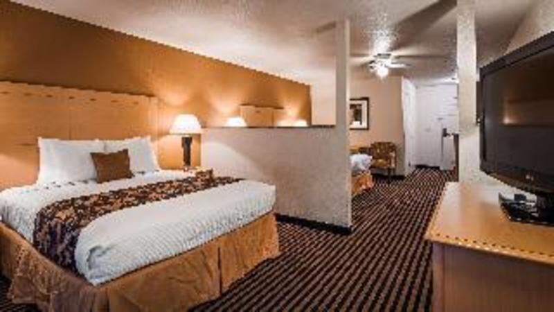 Premium bedding, in-room safe, laptop workspace, blackout drapes