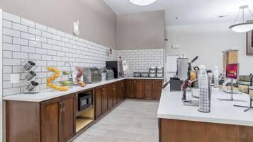 Desayuno completo gratuito y diario