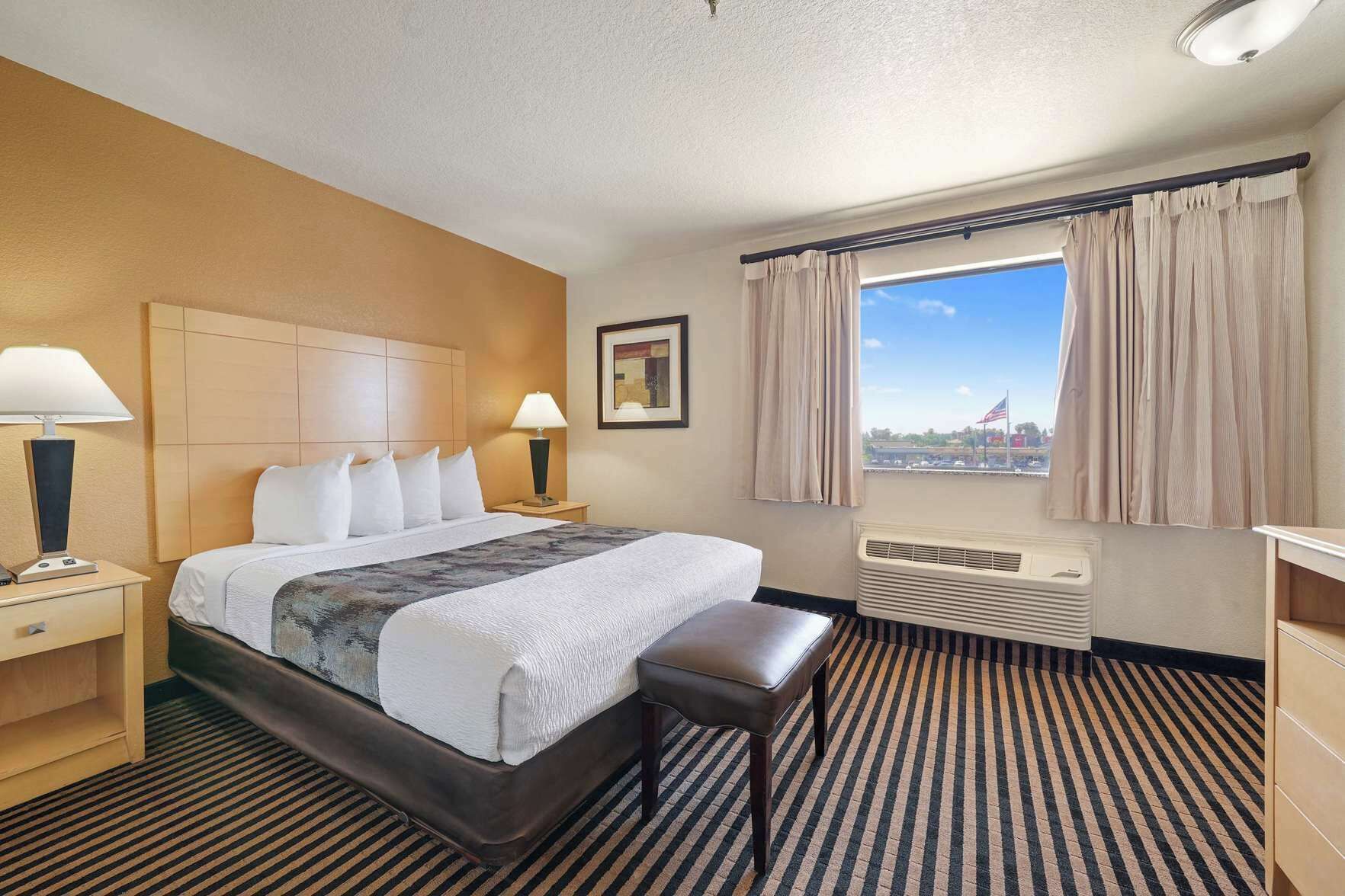 Premium bedding, in-room safe, laptop workspace, blackout drapes